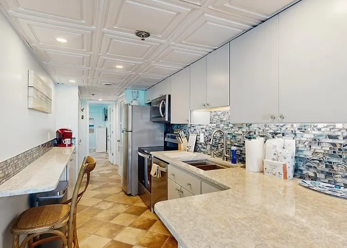 Charming Waterfront With Pool Access And Private Balcony Views Ocean City